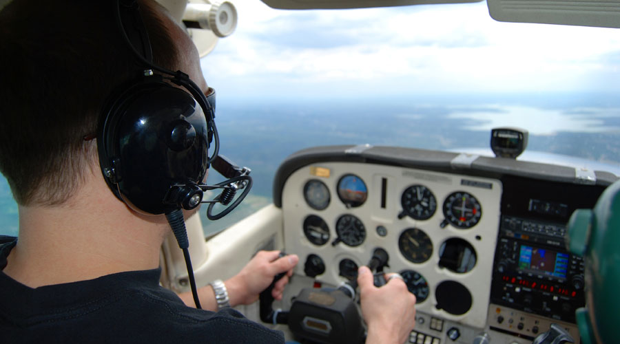 How to choose the right flying school.